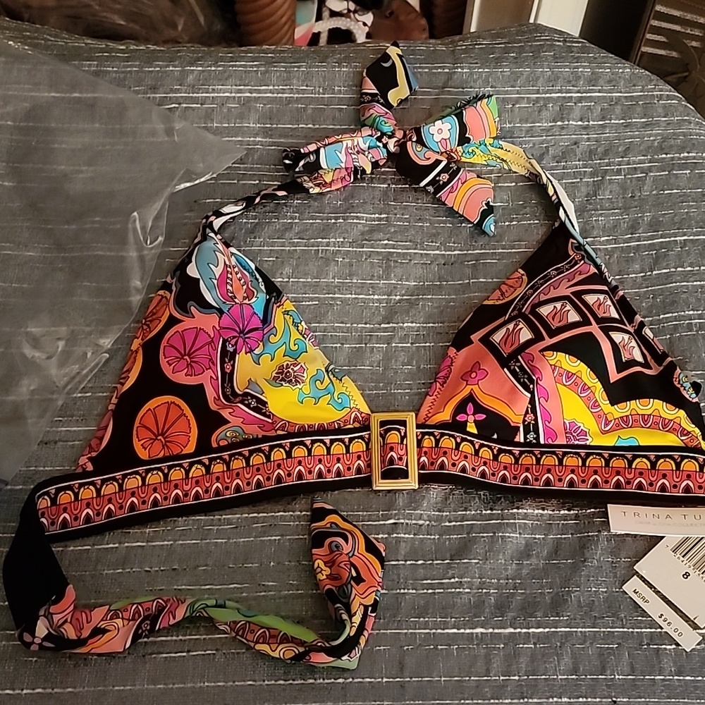 Reposhed TRINA TURK SIZE 8 TOP BEAUTIFUL COLORS AND SMALL GOLD BUCKLE IN FRONT